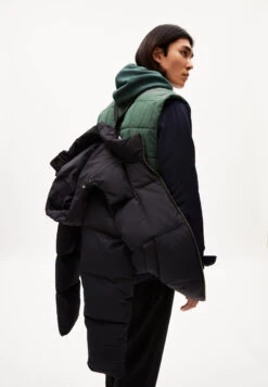 Armedangels Waistcoast Regular Fit Made Of Polyamid Mix (recycled) -Armedangels aabisko boreal green01 08