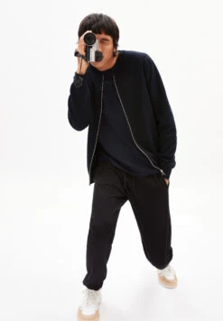 Armedangels Sweat Pants Regular Fit Made Of Organic Cotton Mix -Armedangels aardo comfort black01 05