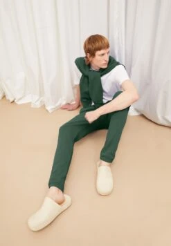 Armedangels Sweat Pants Regular Fit Made Of Organic Cotton Mix 10 Armedangels Sweat Pants Regular Fit Made Of Organic Cotton Mix -Armedangels aardo comfort boreal green01 05