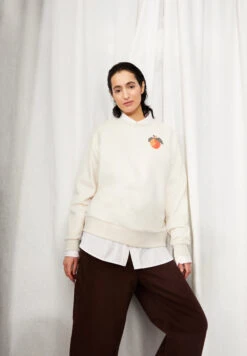 Armedangels Sweatshirt Oversized Fit Made Of Organic Cotton 10 Armedangels Sweatshirt Oversized Fit Made Of Organic Cotton -Armedangels aarin fruit embro undyed01 05