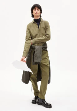 Armedangels Premium Chino Pants Tapered Fit Made Of Organic Cotton Mix 9 Armedangels Premium Chino Pants Tapered Fit Made Of Organic Cotton Mix -Armedangels alvaaro premium oliva01 05