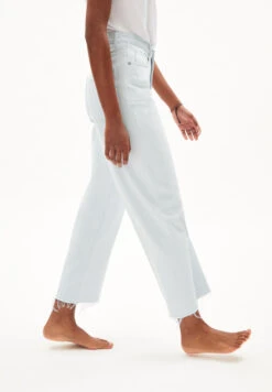 Armedangels Denim High Waist Wide Leg Made Of Organic Cotton Mix 13 Armedangels Denim High Waist Wide Leg Made Of Organic Cotton Mix -Armedangels enijaa cropped blue white01 08