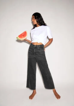 Armedangels Denim High Waist Wide Leg Made Of Recycled Cotton -Armedangels enijaa cropped ebony black01 05