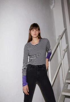 Armedangels T-Shirt Regular Fit Made Of Organic Cotton -Armedangels enriccaa stripes black off white01 05