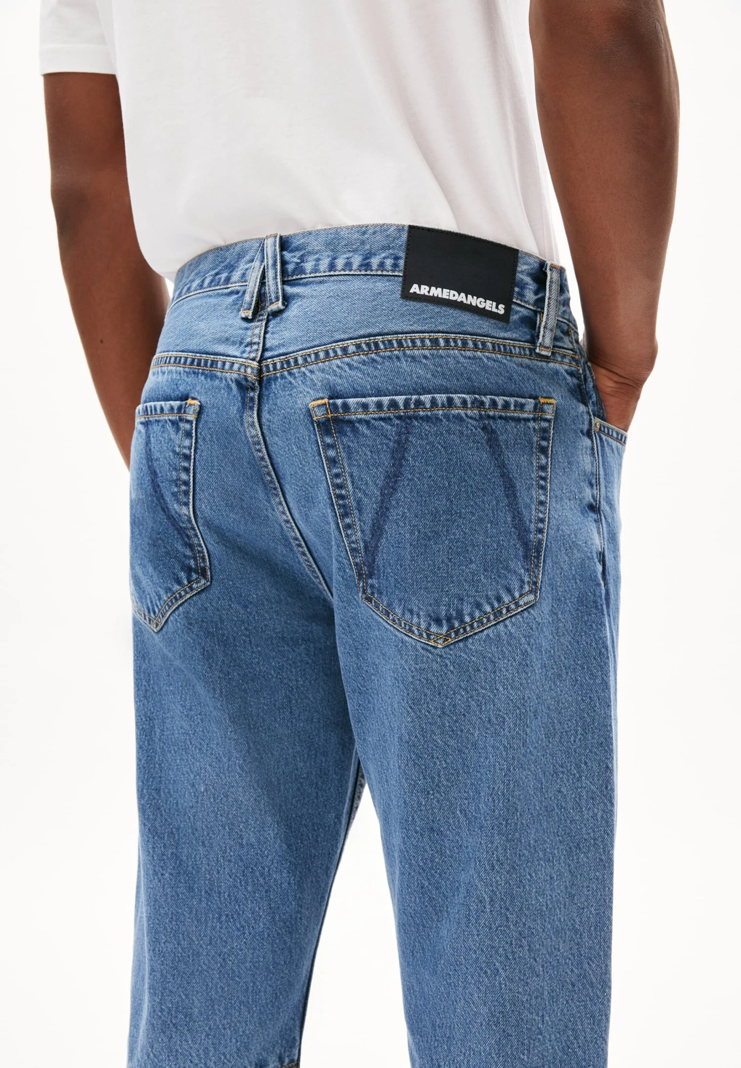 Armedangels Loose Fit Cropped Denim Made Of Organic Cotton 4 Armedangels Loose Fit Cropped Denim Made Of Organic Cotton - Image 2