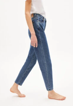 Armedangels Mom Fit High Waist Made Of Organic Cotton 16 Armedangels Mom Fit High Waist Made Of Organic Cotton -Armedangels mairaa basi02 08