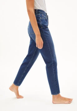 Armedangels Mom Fit High Waist Denim Made Of Recycled Cotton -Armedangels mairaa wavy blue01 08
