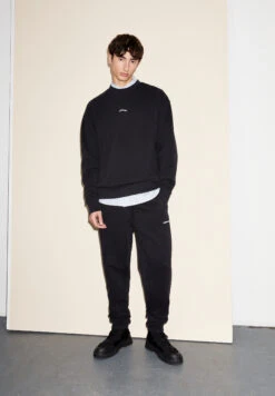Armedangels Heavyweight Sweatshirt Relaxed Fit Made Of Organic Cotton Mix -Armedangels thaao premium black01 05