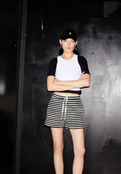 Armedangels Sweat Shorts Oversized Fit Made Of Organic Cotton 10 Armedangels Sweat Shorts Oversized Fit Made Of Organic Cotton -Armedangels ziraa stripe undyed black01 05