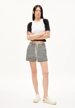 Armedangels Sweat Shorts Oversized Fit Made Of Organic Cotton 11 Armedangels Sweat Shorts Oversized Fit Made Of Organic Cotton -Armedangels ziraa stripe undyed black01 06